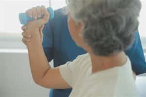 mujer-fisioterapia-parkinson